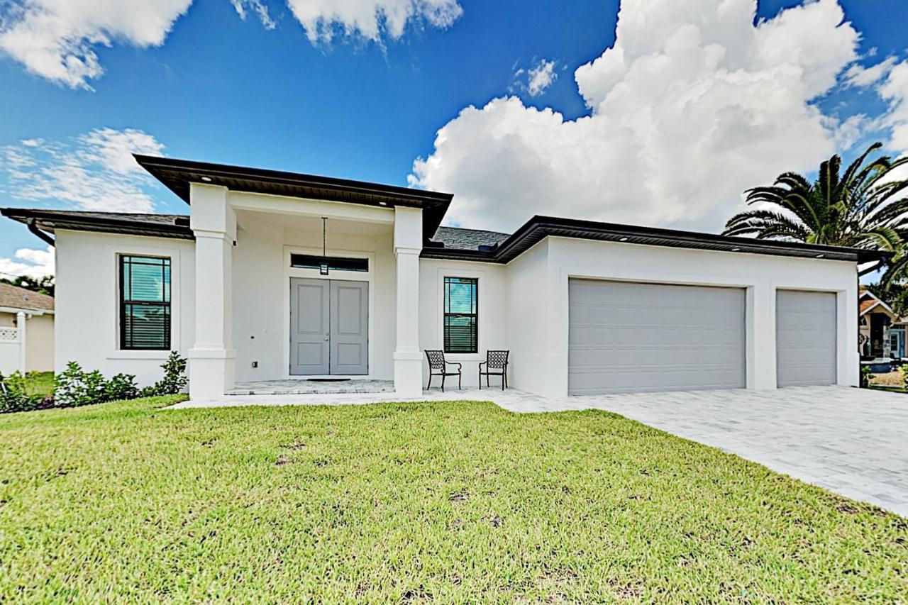 New Modern Home With Pool - Walk To Cape Harbour Home Cape Coral Exterior photo